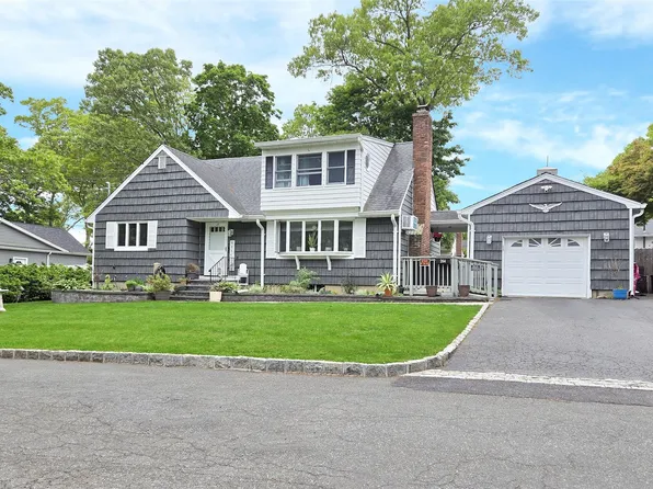 264 N 5th Street, Ronkonkoma, NY 11779