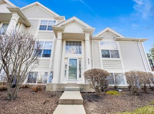 823 Summit Creek Dr, Shorewood, IL 60404