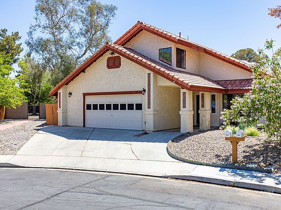 2nd image of 217 Yellowstone Pl