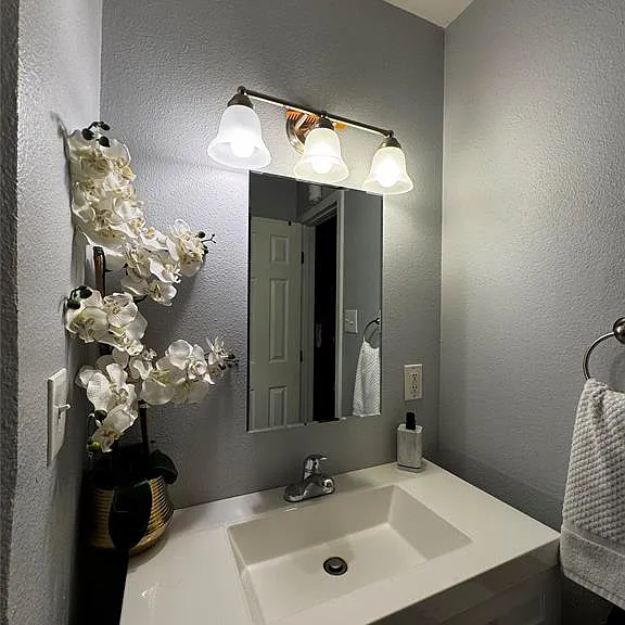 1104 Delmar St — Photo 9