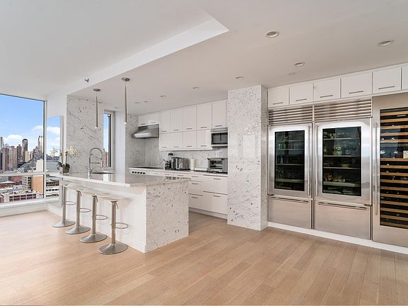 4th image of 635 W 42nd St APT 28A