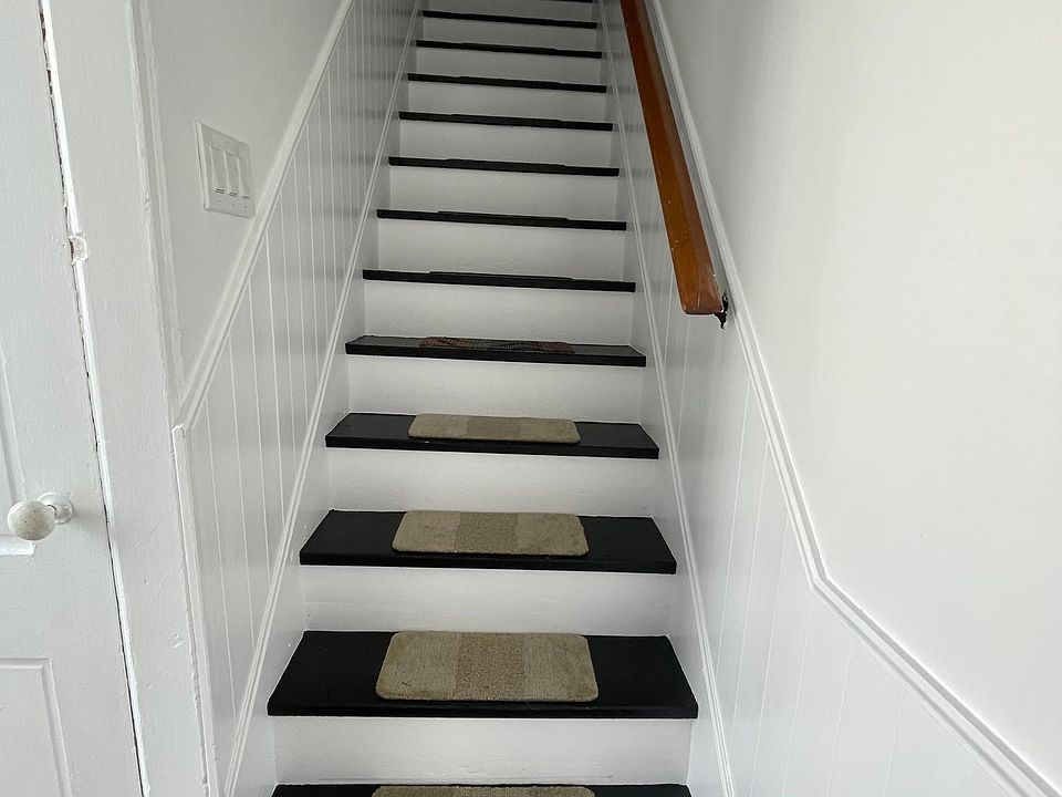 Side entry stairs. Unit 3 at top of stairs.