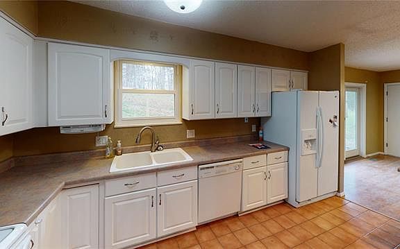 4th image of 13179 Lakewood Dr