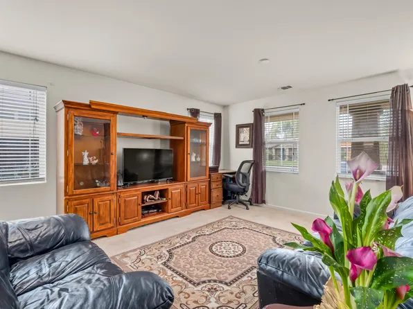 4566 E Edna Avenue, Fresno, CA 93725