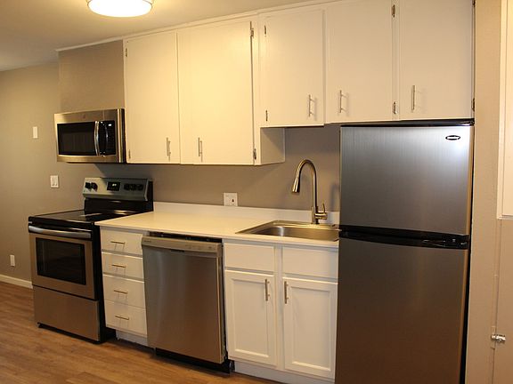 4th image of 102 Summit Ave N APT 12