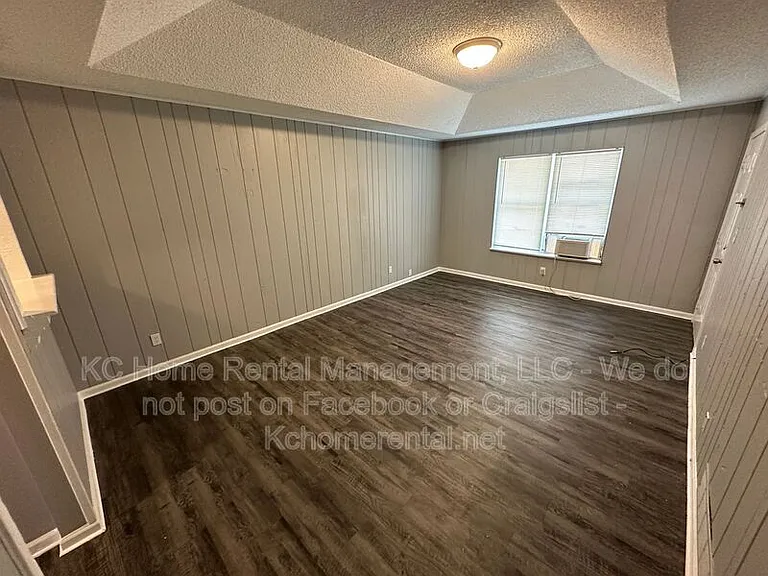 9215 E 54th St — Photo 10