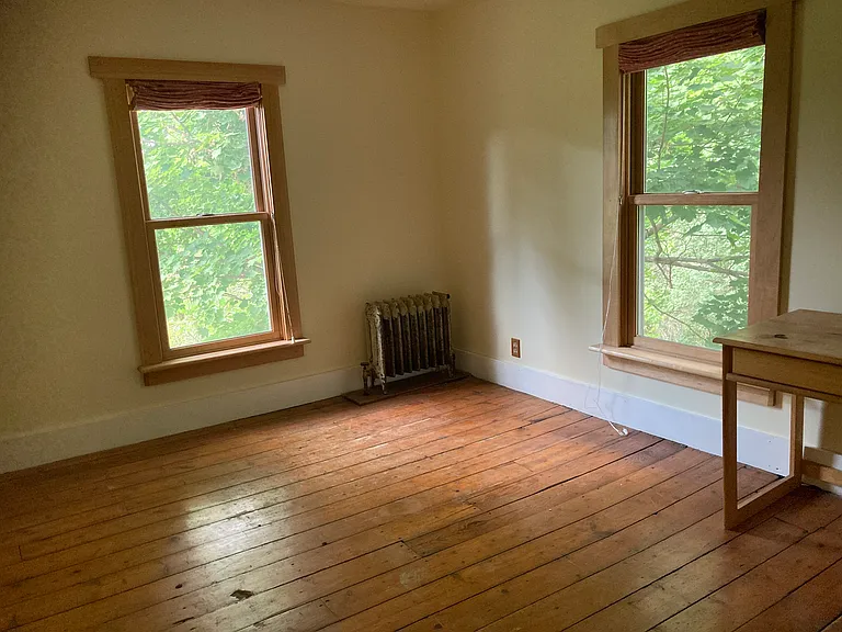 2nd bedroom upstairs