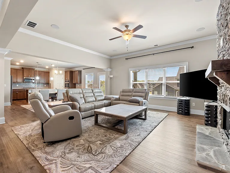 7435 Red Poppy Dr — Photo 8