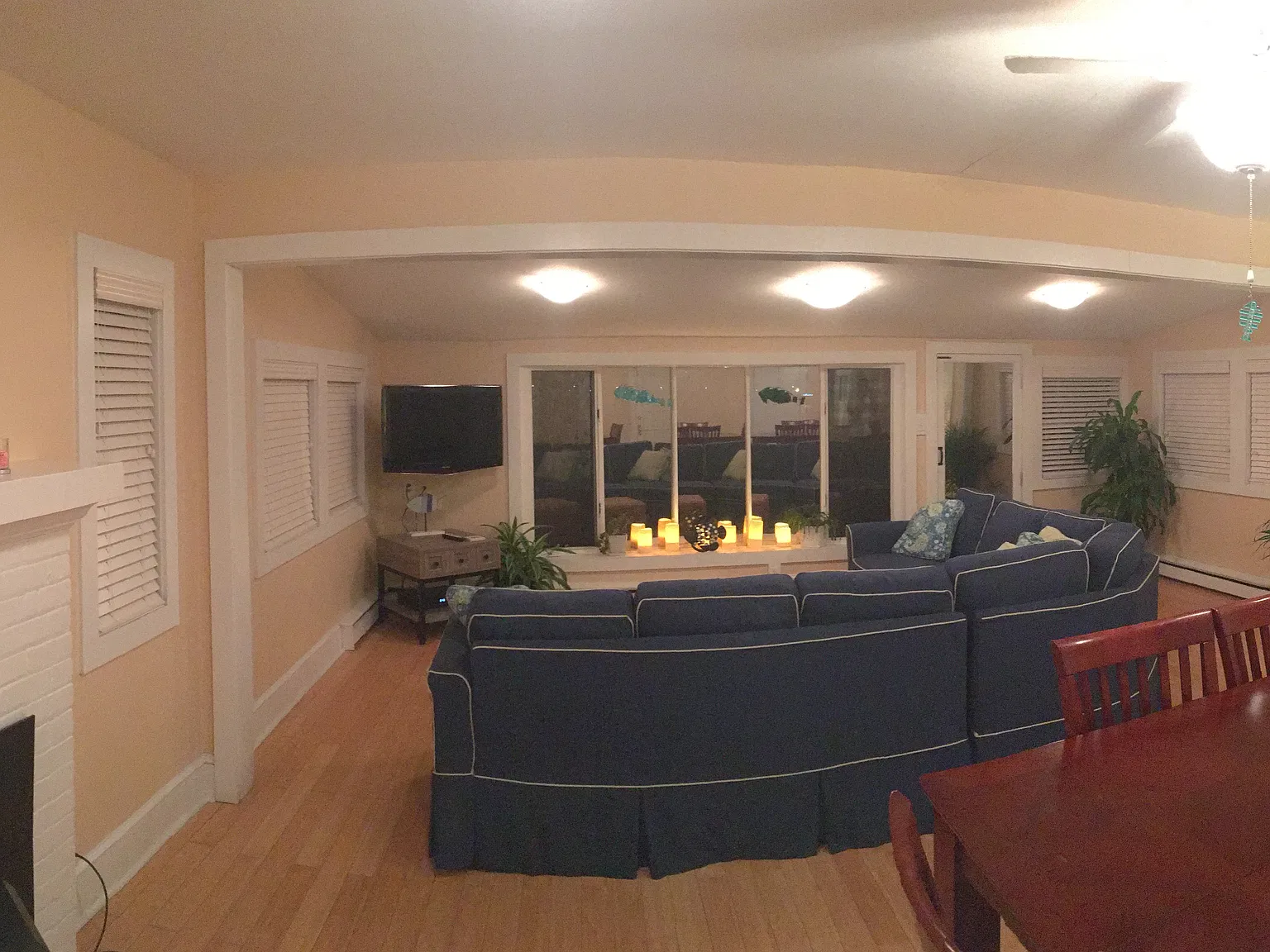 2 bed, 944 sqft, $2,700 — Photo 2