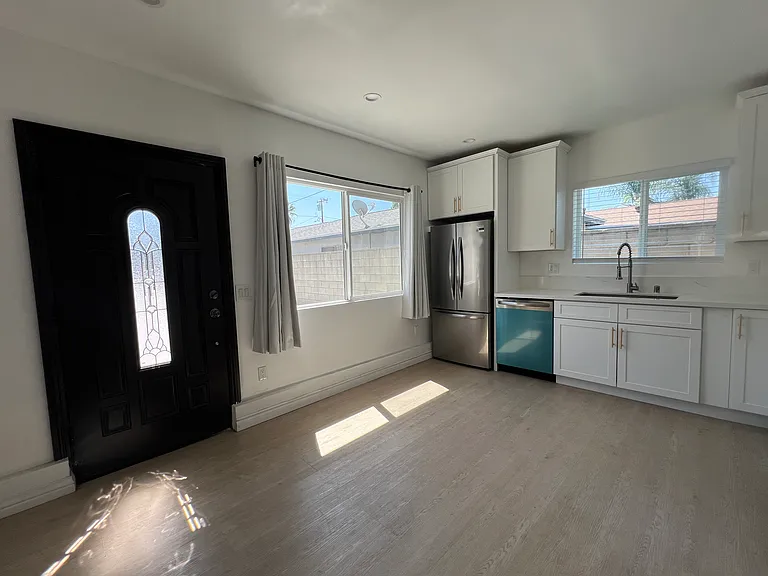 527 N Soldano Ave #527 — Photo 8