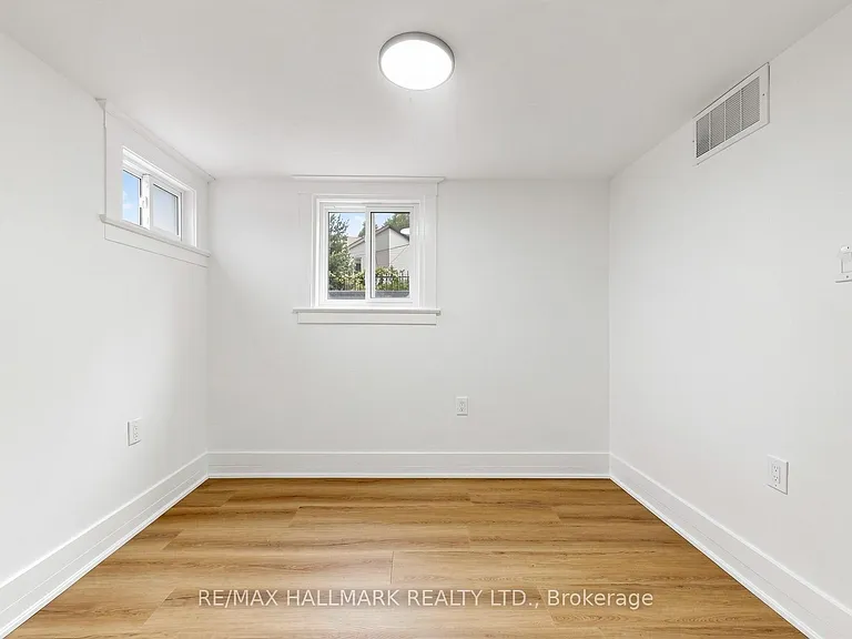 57 Humberside Ave #LOWER LEVEL — Photo 11