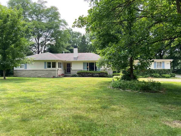 221 W Roselawn Dr, Logansport, IN 46947