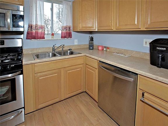 2nd image of 254 Shannon Heights Dr