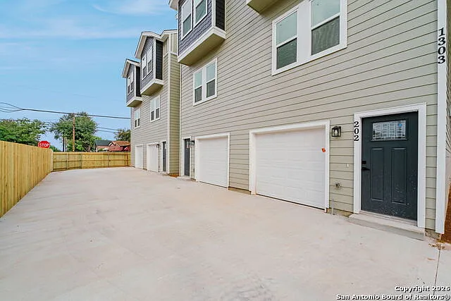 1303 Essex St #102 — Photo 25