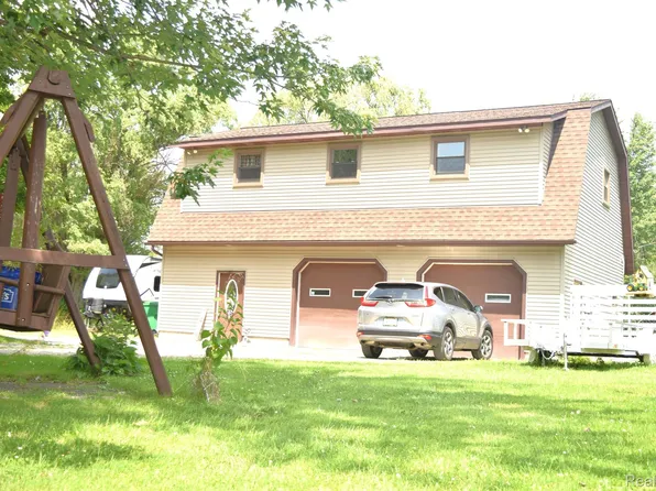 4612 Smith Rd, Kimball, MI 48074