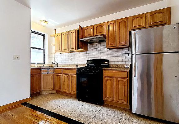 5th image of 209 Henry St #4