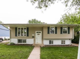 267 Cottonwood Rd, Buffalo Grove, IL 60089