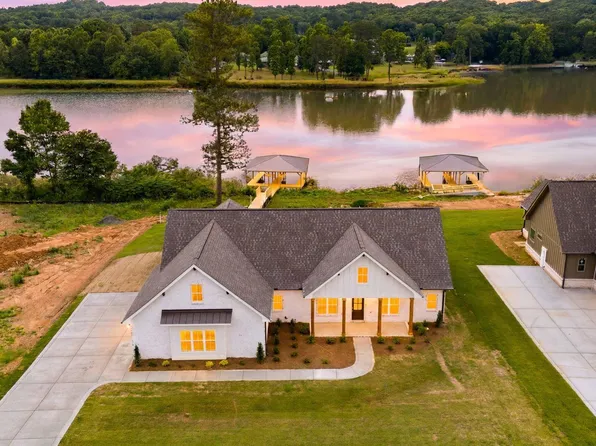 372 Lake Creek Dr, Guntersville, AL 35976