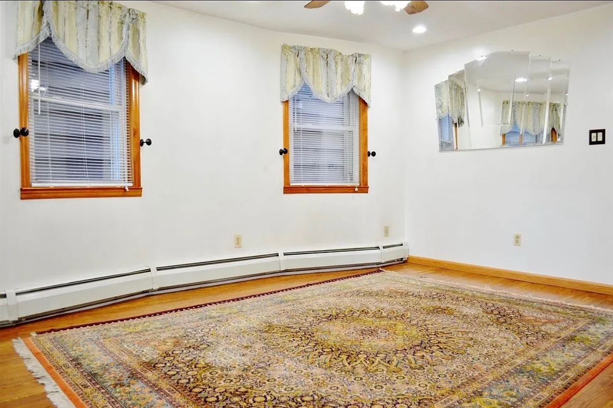 5 bed, 2000 sqft, $3,700 — Photo 3