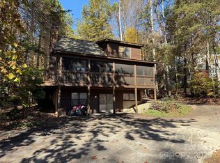 584 Chatuge Village Cir, Hayesville, NC 28904