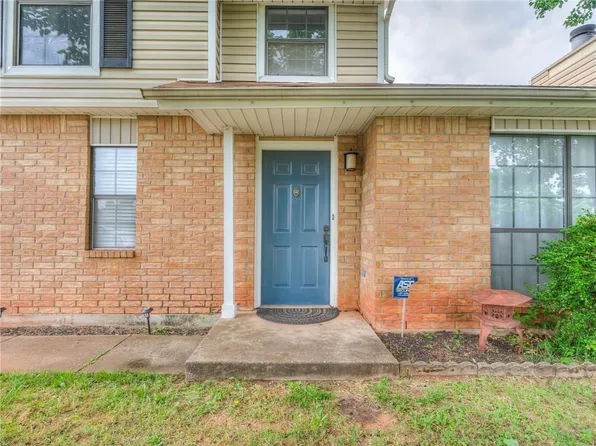 2008 Silver Fox Dr, Edmond, OK 73003