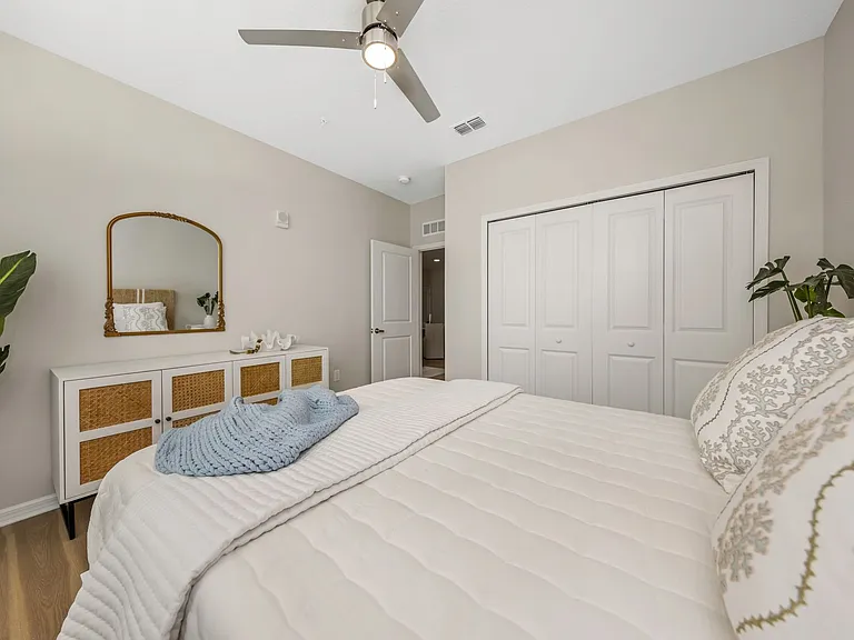 Everest Largo Apartments — Photo 72
