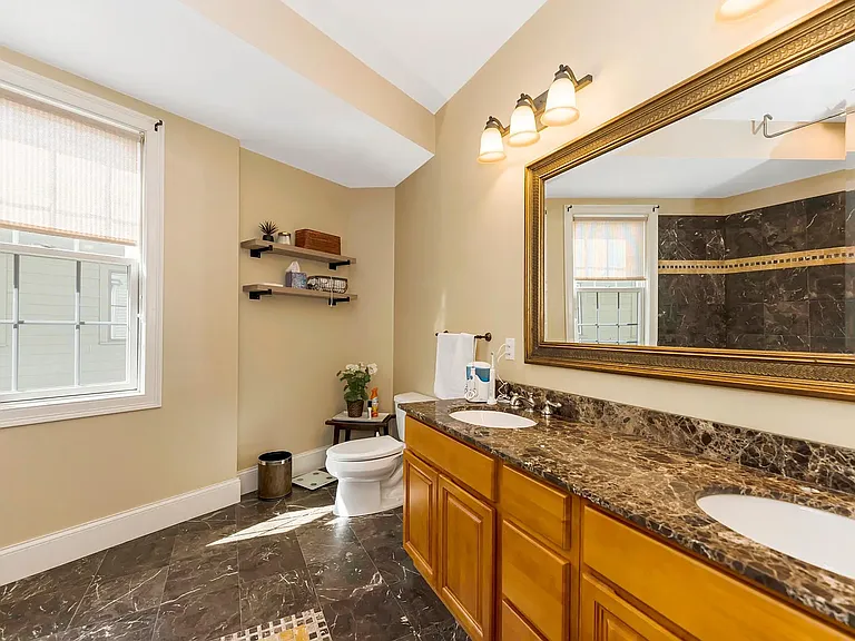406 Main St #3 — Photo 18