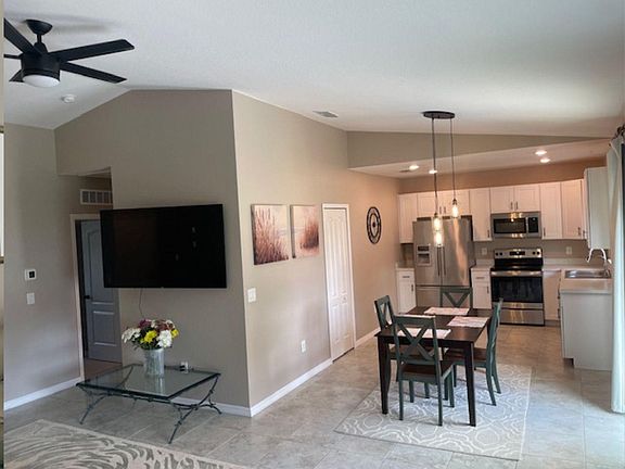 Living room/dining/kitchen