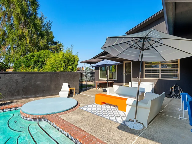 3827 NE Holman St — Photo 35