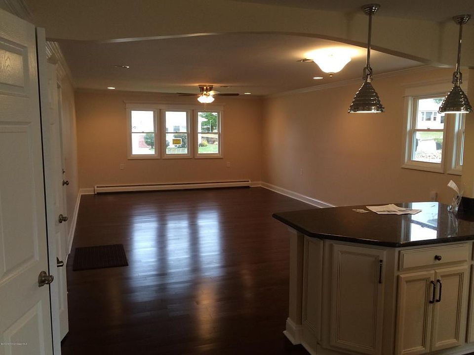 2nd image of 10 Lumsden Ct