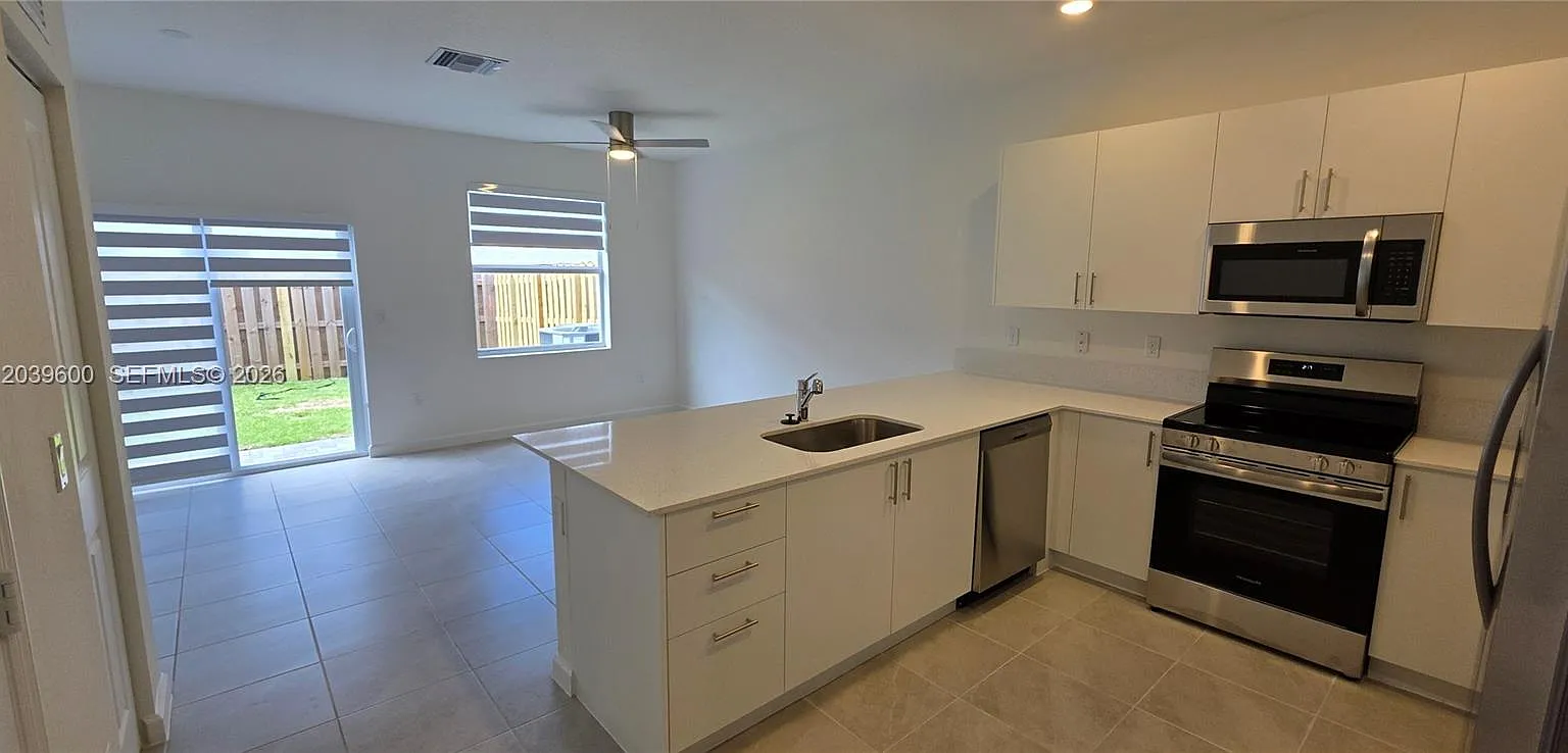 3 bed, 2.5 bath, $2,900 — Photo 3