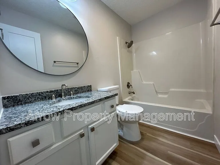 1218 S Jackson St — Photo 10