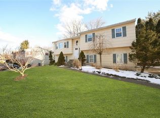 35 Horton Dr, Mahopac, NY 10541