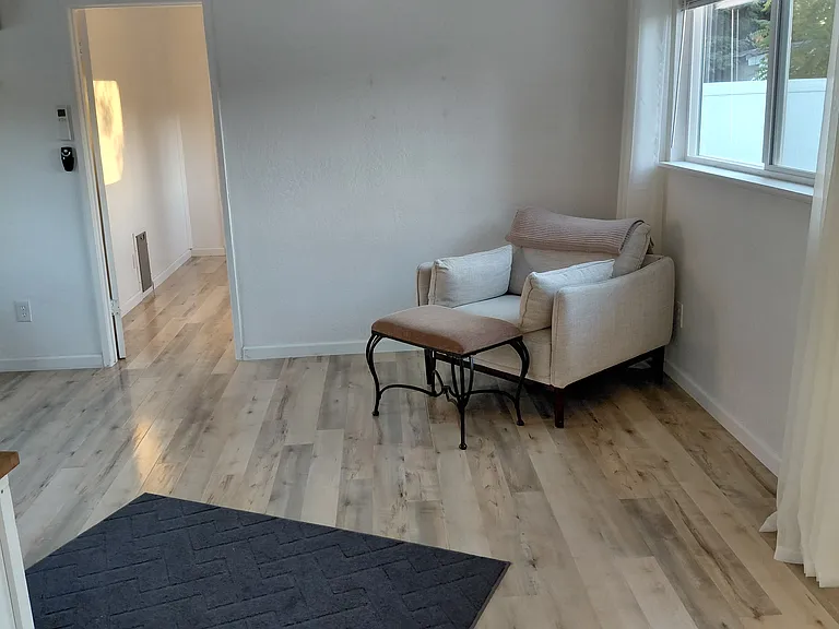 411 SW Westholm Ave — Photo 9