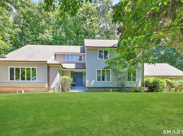 29 Foxwood Road, Trumbull, CT 06611