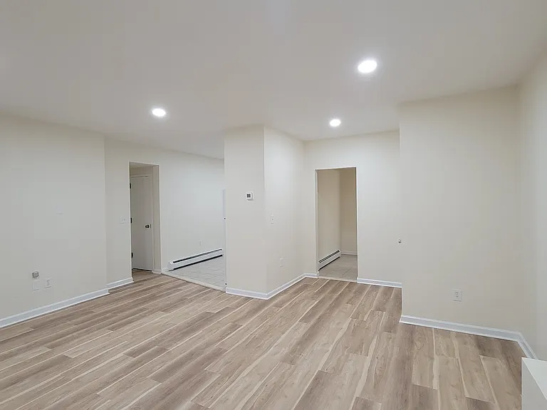 228 Orchard St #1R — Photo 2