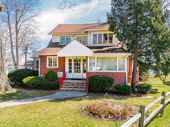 3rd image of 29863 E River Rd