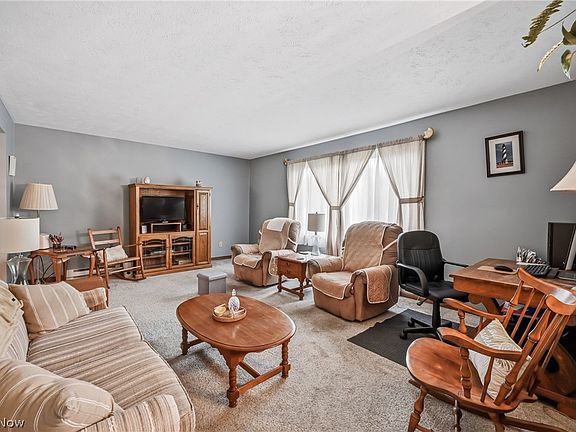 4th image of 42866 Apples Way Dr