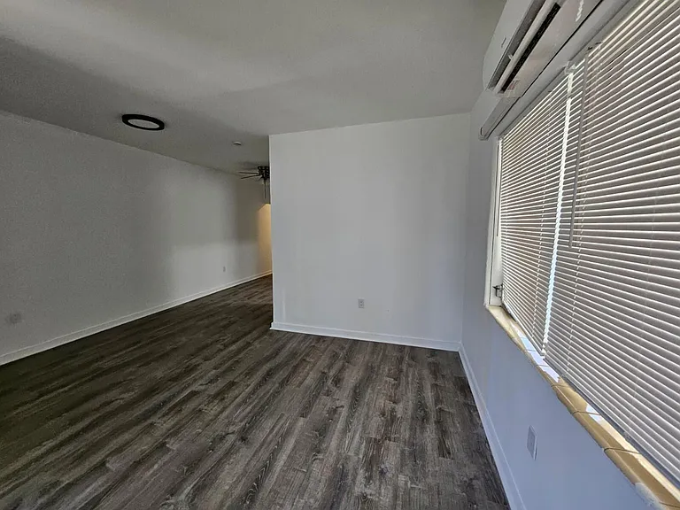 1732 SW 21st Ter — Photo 22