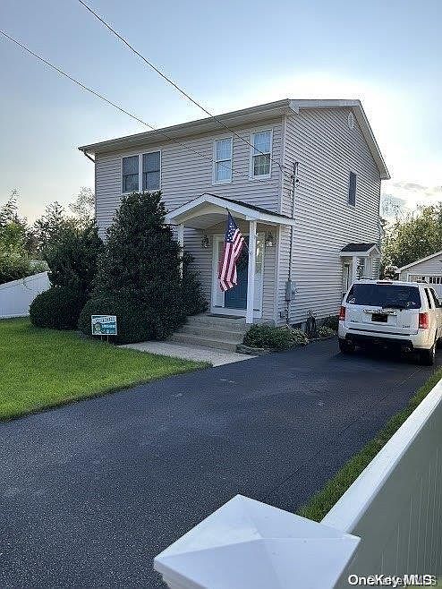 1st image of 27 E Lake Terrace
