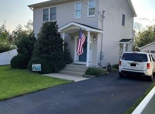 27 E Lake Ter, Ronkonkoma, NY 11779