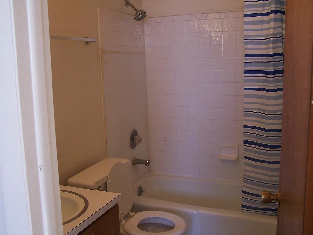 Lancelot Apartments — Photo 4