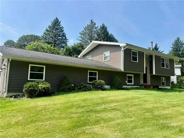 2826 White Birch Ln, Auburn, NY 13021