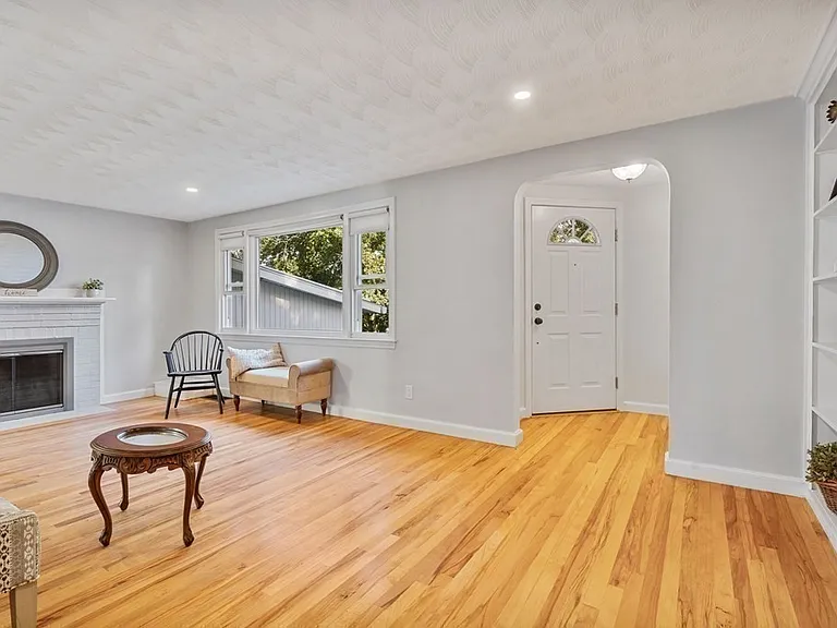15 Temple Rd — Photo 9