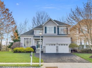 33 Pony Ln, Raritan Twp., NJ 08822