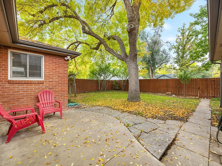 160 Circle Dr — Photo 27