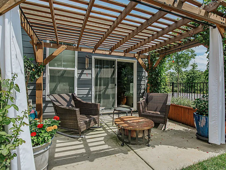 505 Crimson St — Photo 40