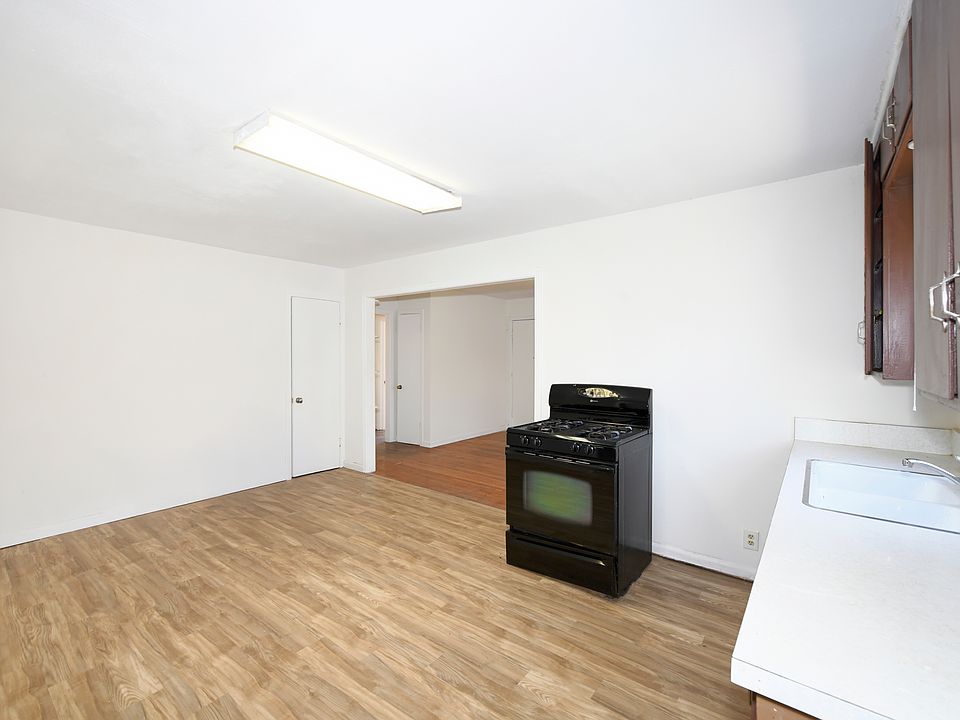 1st image of 1701 W Southcross Blvd