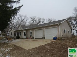 24382 150th St, Akron, IA 51001