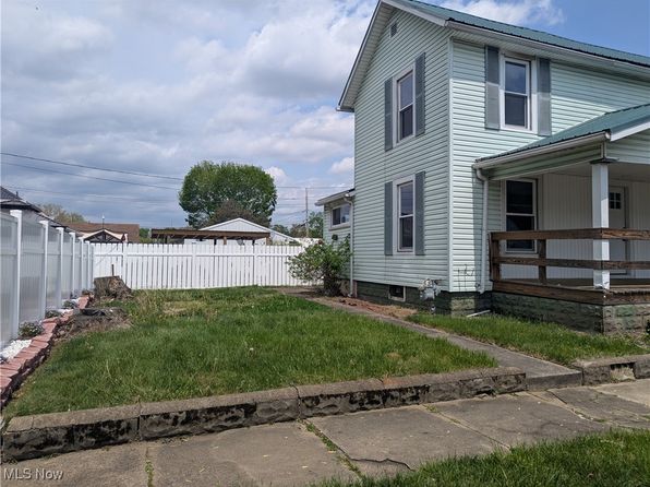 810 Pine St, Coshocton, OH 43812